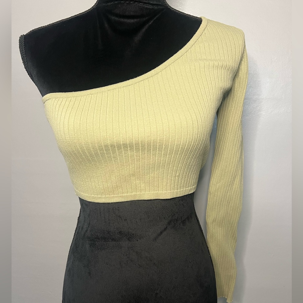 🌻Forever 21- Size small. Crop top. Open to offers!🌻